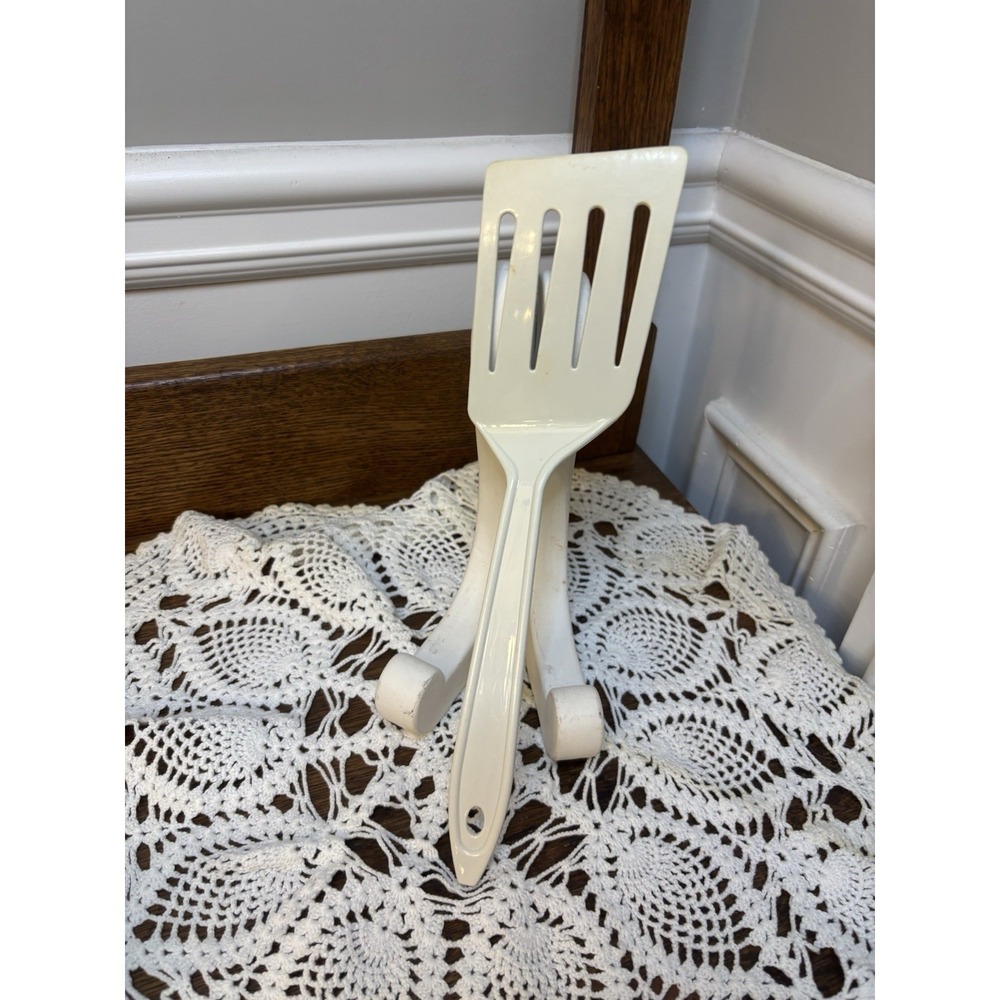 Vintage‎ Clipper Angled Slotted Spatula #7208 Almond White Flipper